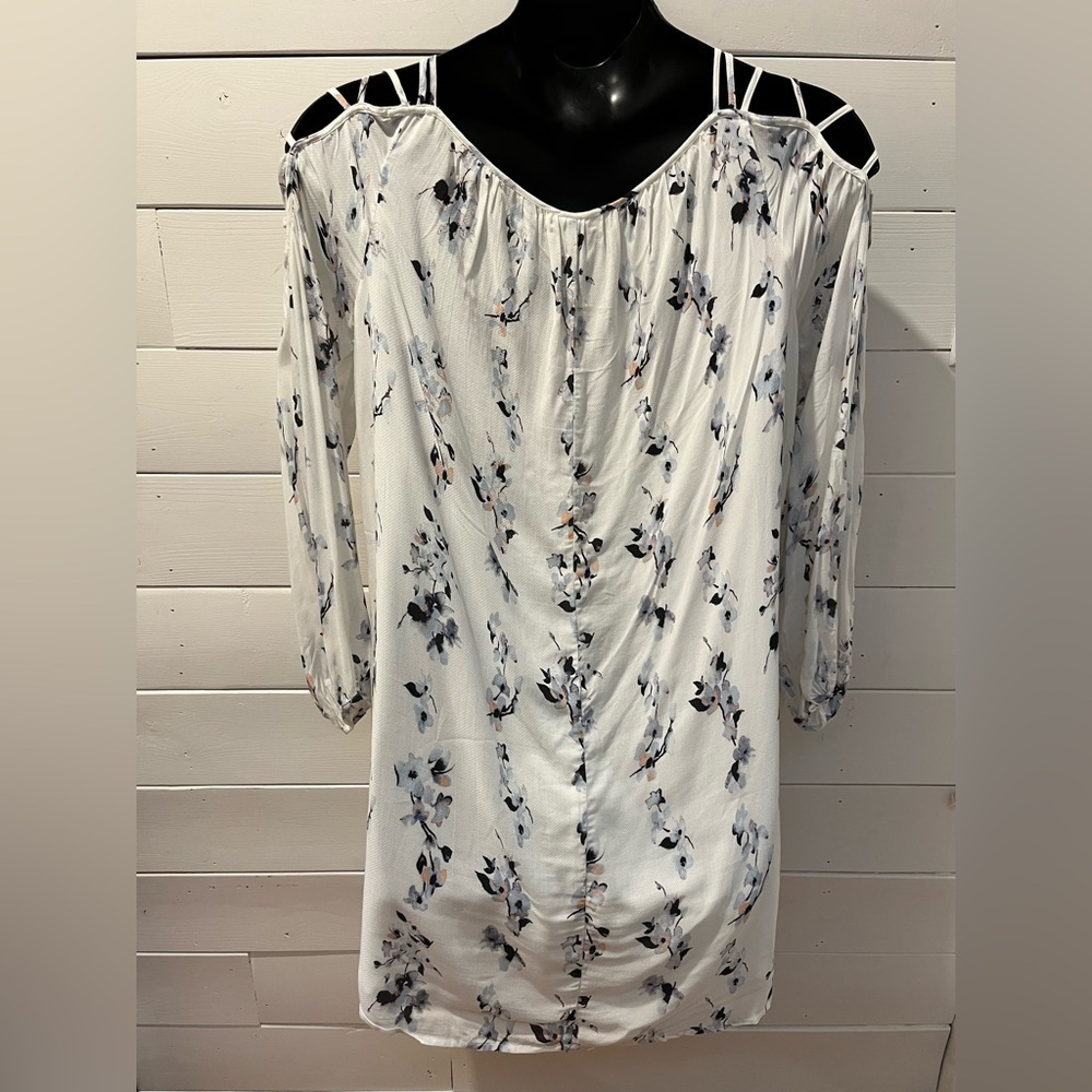 Off-Shoulder Floral Blouse – Gentle Fawn – Size M - Picture 7 of 8